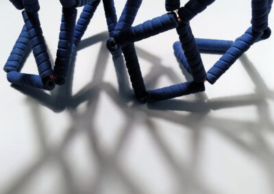 Perles en céramique qui composent un filet de pêche